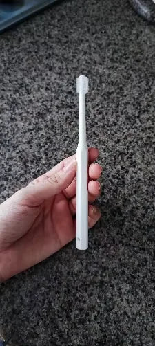 Customer showing the ToothBrush before cat toothbrushing