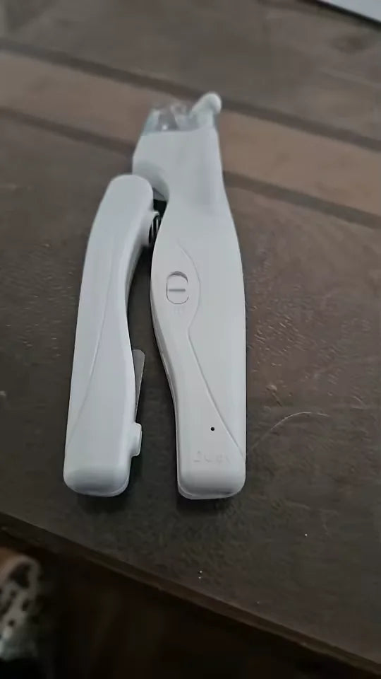 Customer showing RagRoyale LED clipper secured with safety lock