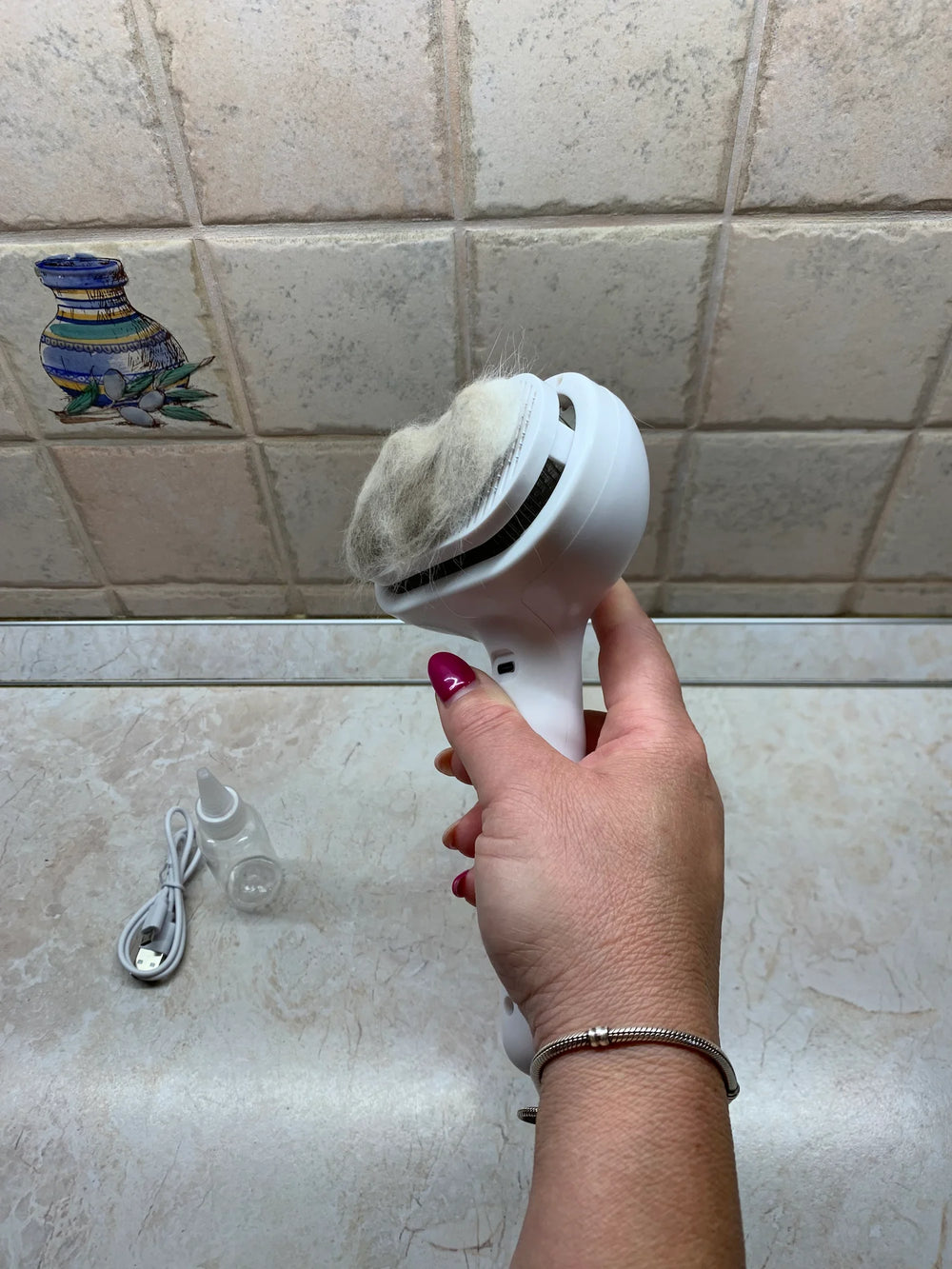 Customer removing collected Ragdoll cat hair from the Mist Brush