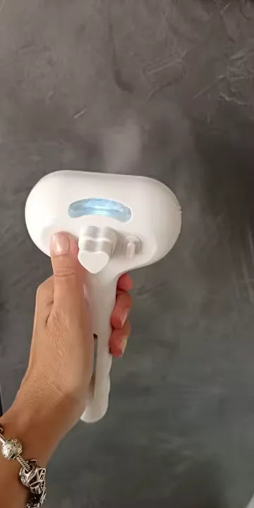 Customer showing the mist function on RagRoyale Mist Brush