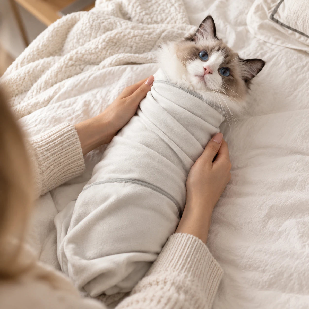 Cat grooming wrap designed to keep cats secure and still for safer, more controlled grooming sessions